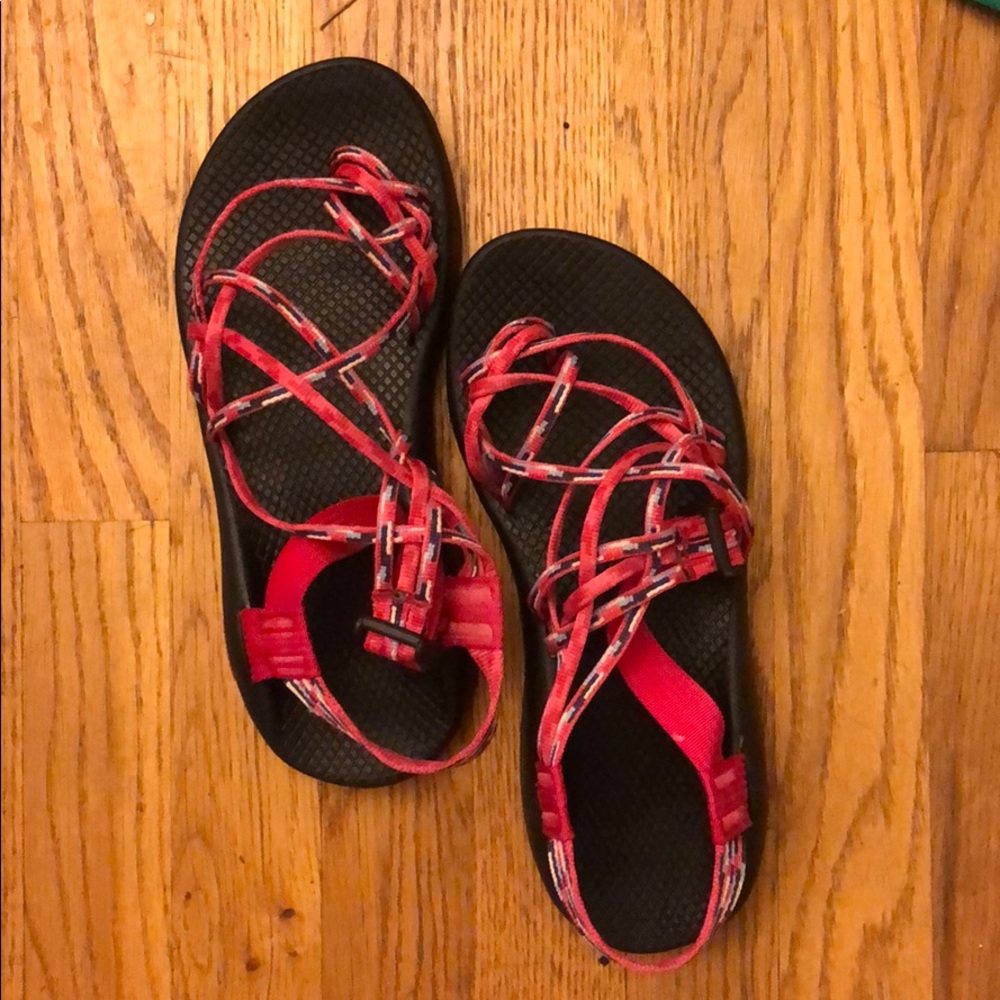 3 strap pink Chacos